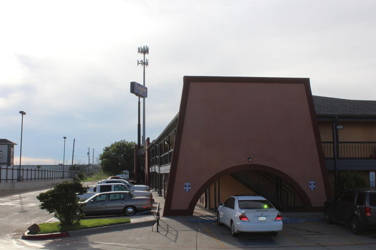 The Executive Inn & Suites Amarillo Bagian luar foto