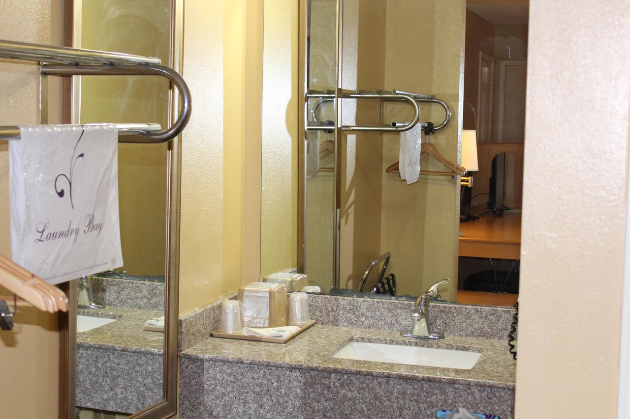 The Executive Inn & Suites Amarillo Bagian luar foto